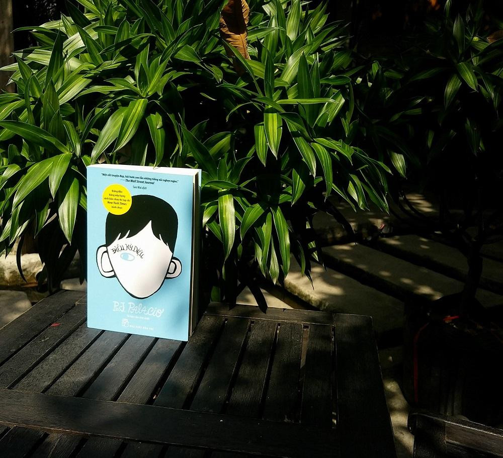 Đây là tiểu thuyết đầu tay của R.J.Palacio. (Ảnh: NXB Trẻ) Đây là tiểu thuyết đầu tay của R.J.Palacio. (Ảnh: NXB Trẻ)