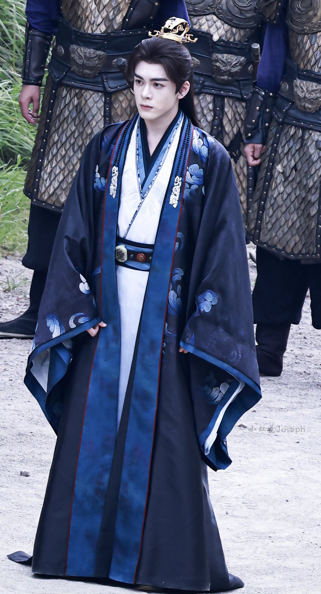 Tăng Thuấn Hy trên phim trường Vân Tú Hành. Tăng Thuấn Hy trên phim trường Vân Tú Hành.