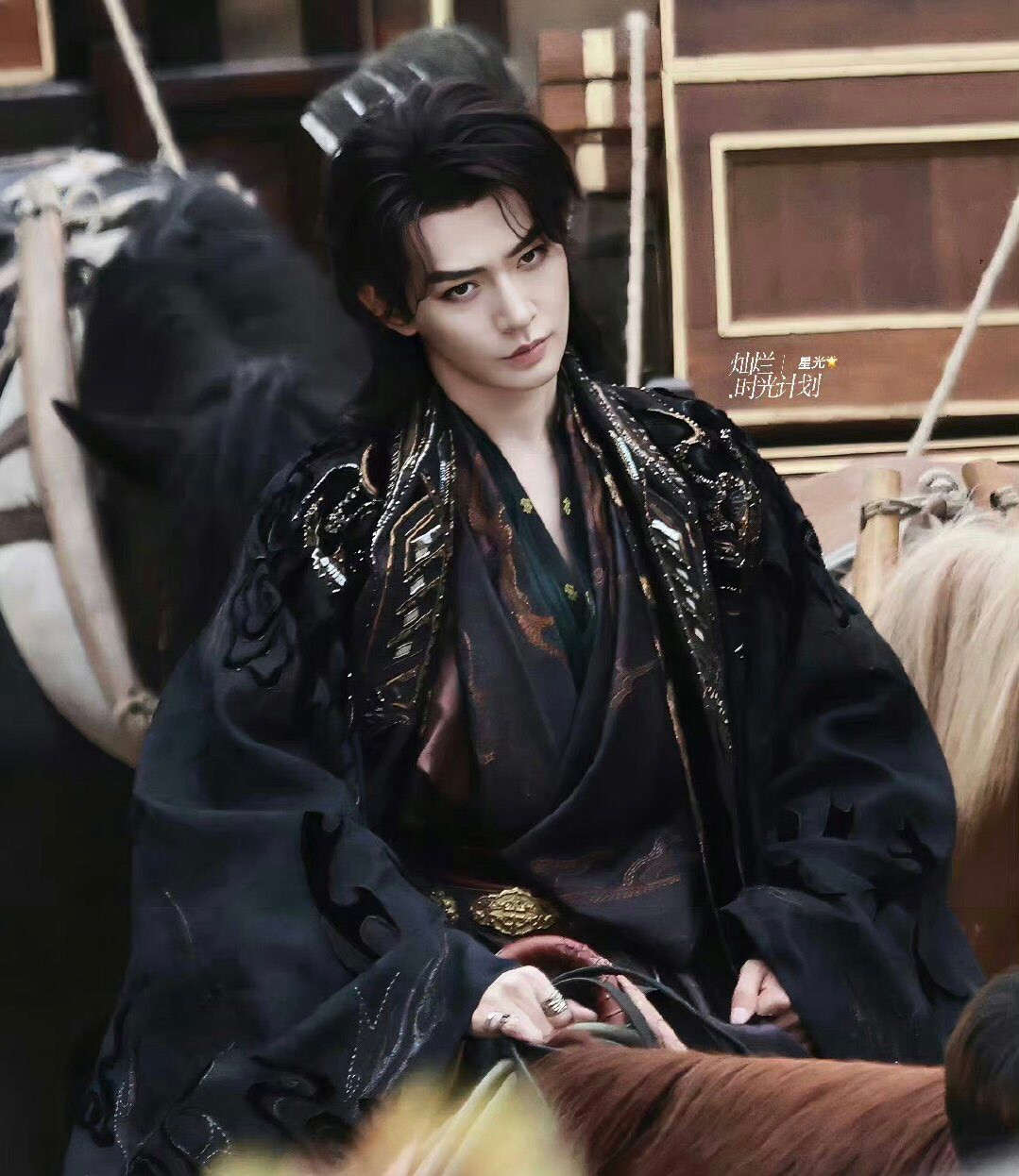 Đặng Vi với vẻ sắc sảo khi đóng vai phản diện trong Vân Tú Hành. Đặng Vi với vẻ sắc sảo khi đóng vai phản diện trong Vân Tú Hành.