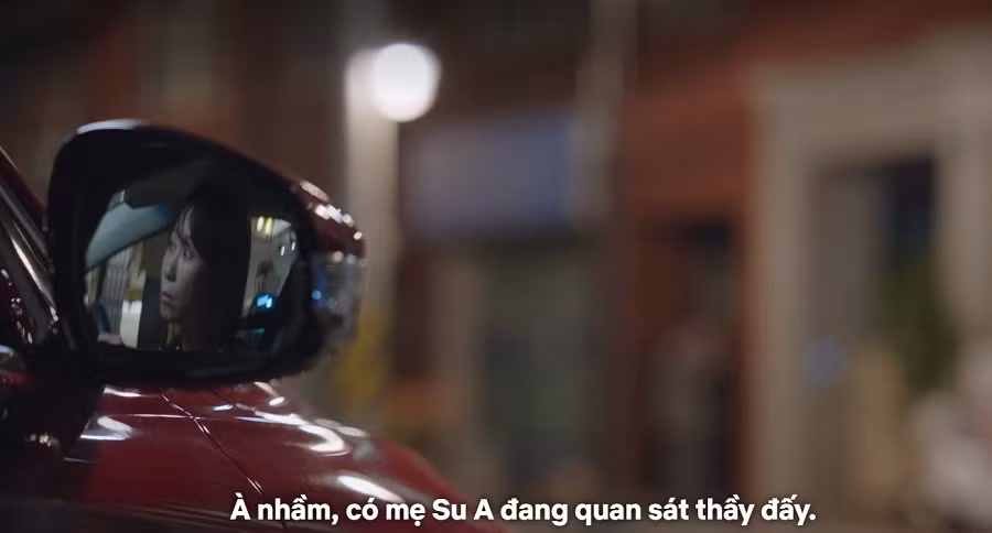 Choi Chi Yeol đến nhà dạy kèm Hae E nhưng không biết đang bị mẹ con Su A bám đuôi.
