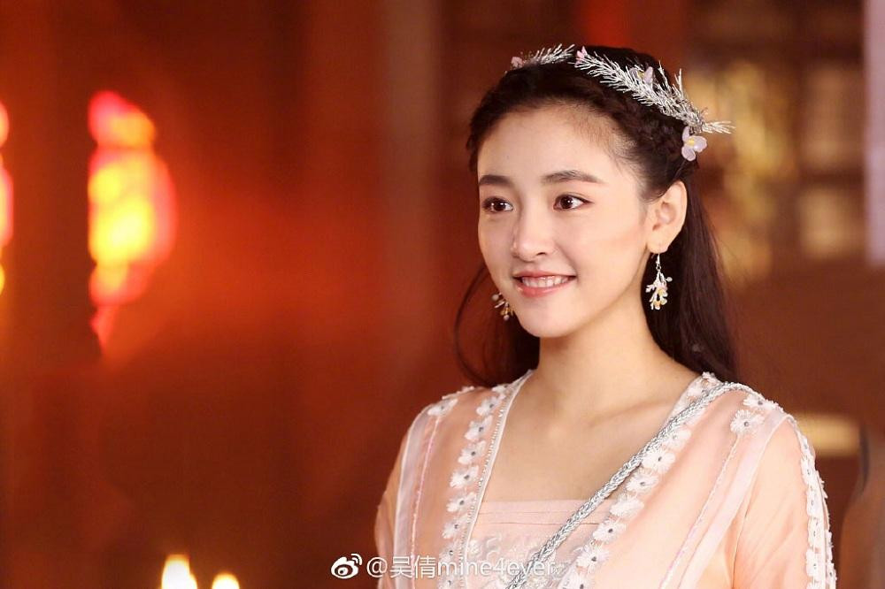 Ngô Thiến từng được biết đến là "nữ thần thanh xuân" có đôi mắt trong veo. Ngô Thiến từng được biết đến là "nữ thần thanh xuân" có đôi mắt trong veo.