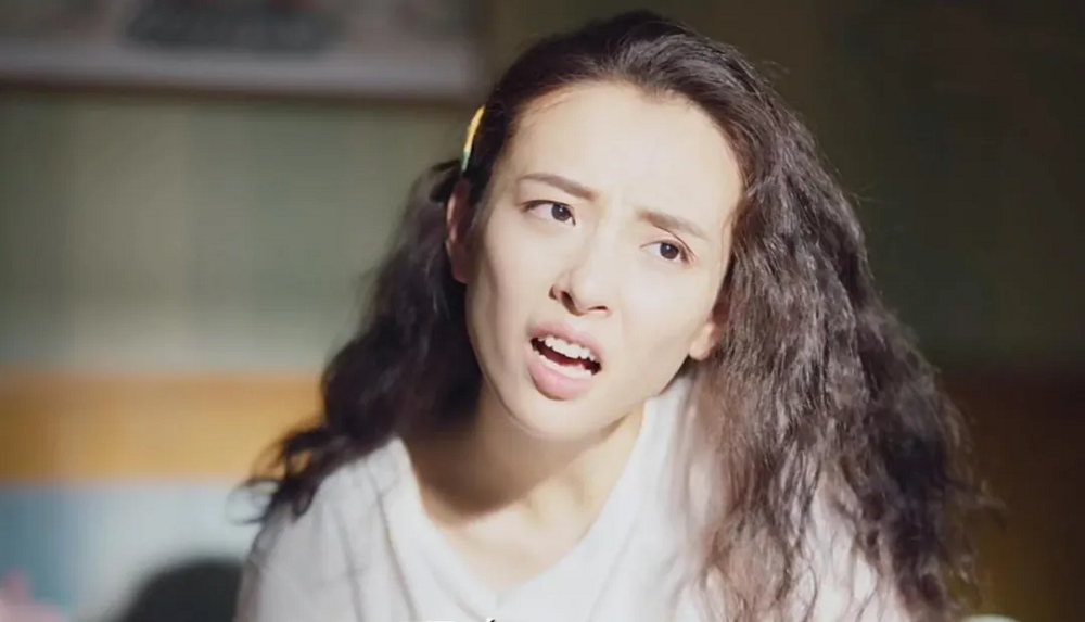 Ngô Thiến trông hốc hác, mệt mỏi trong "8090". Ngô Thiến trông hốc hác, mệt mỏi trong "8090".