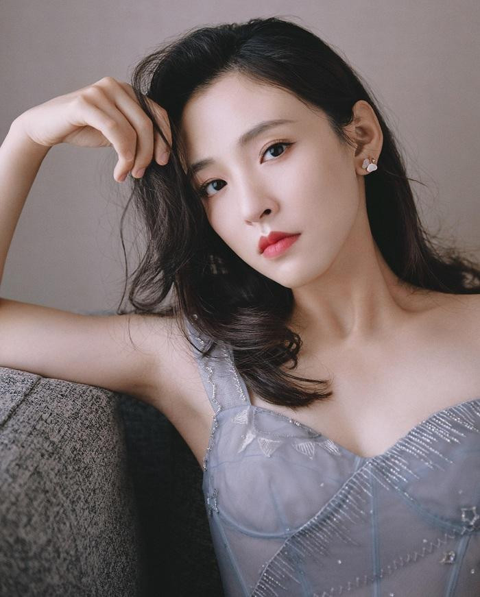 Sau khi sinh con, sự nghiệp lẫn nhan sắc của Ngô Thiến có dấu hiệu thụt lùi. Sau khi sinh con, sự nghiệp lẫn nhan sắc của Ngô Thiến có dấu hiệu thụt lùi.