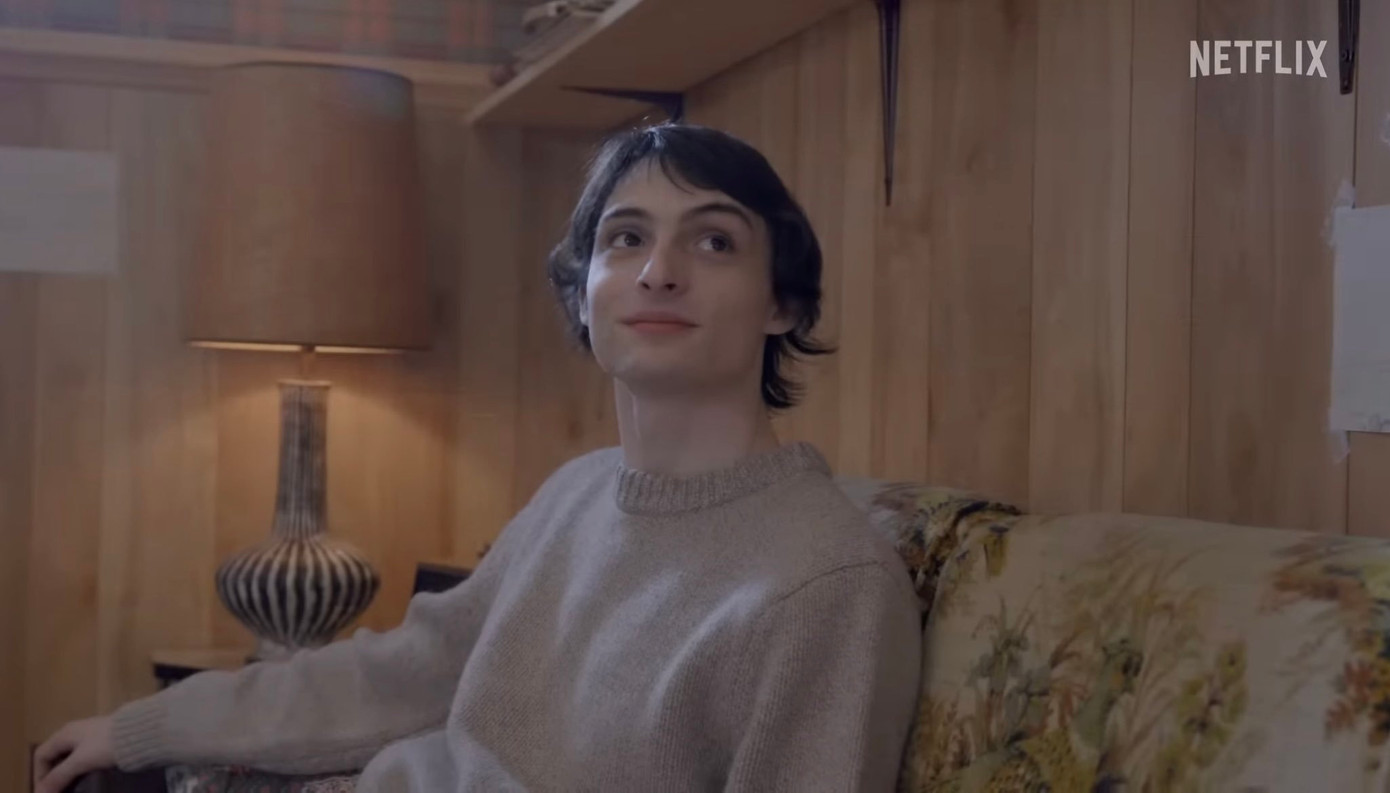 và Finn Wolfhard trong quá trình ghi hình Stranger Things mùa 5.