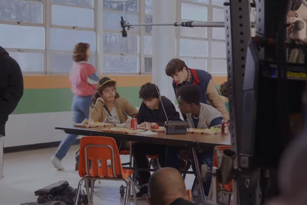 Bộ tứ Stranger Things trong một cảnh quay của mùa 5.