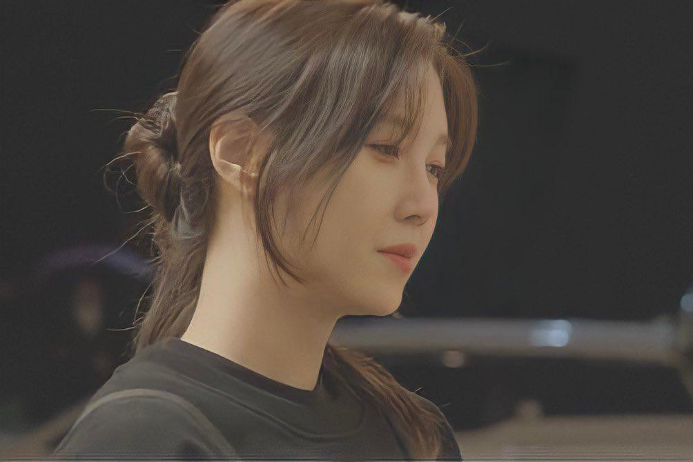 Lee Ji Ah trong chương trình Sea of Hope. Lee Ji Ah trong chương trình Sea of Hope.