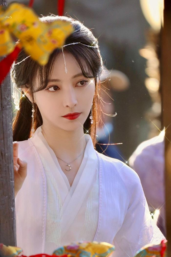 Hứa Giai Kỳ quá xinh đẹp trong tạo hình phim mới. Hứa Giai Kỳ quá xinh đẹp trong tạo hình phim mới.