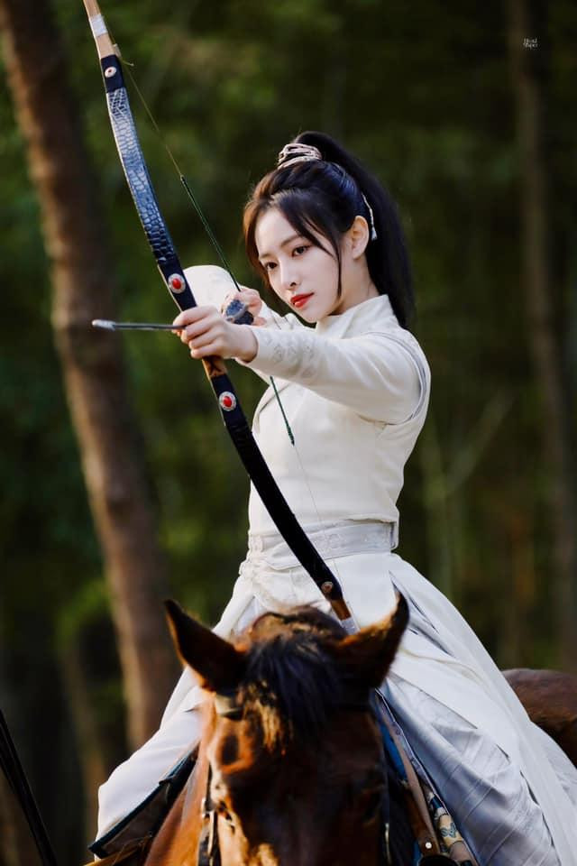 Nhưng cũng "cân" được tạo hình anh tuấn, tiêu sái. Nhưng cũng "cân" được tạo hình anh tuấn, tiêu sái.