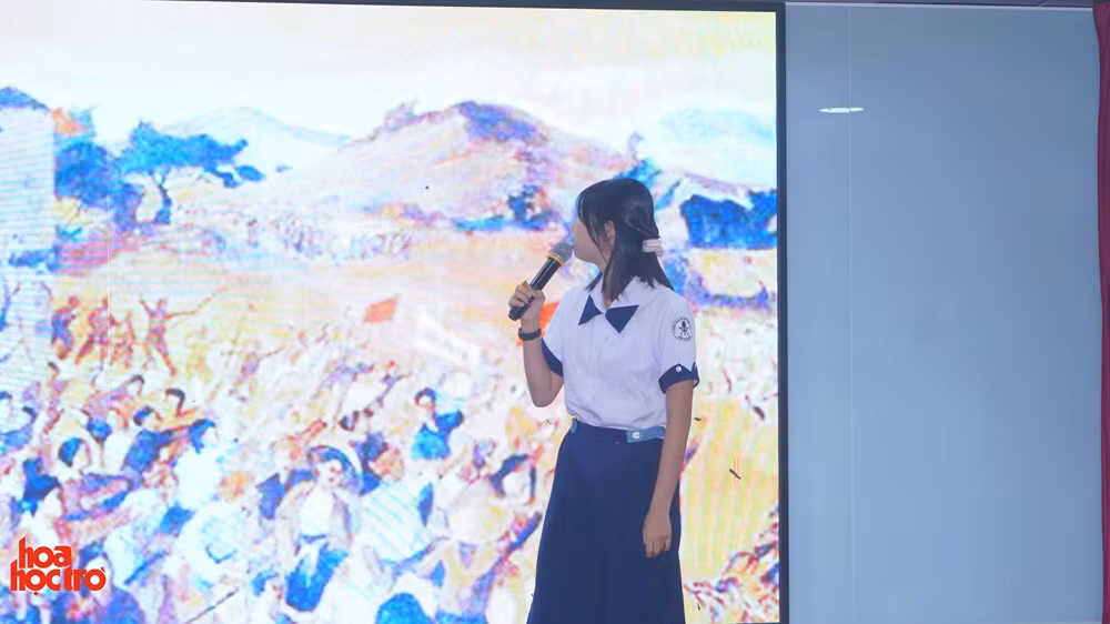 Đội Queen Of Fire truyền tải thông điệp về thủ lĩnh toàn năng qua hành trình ở thế giới văn chương.