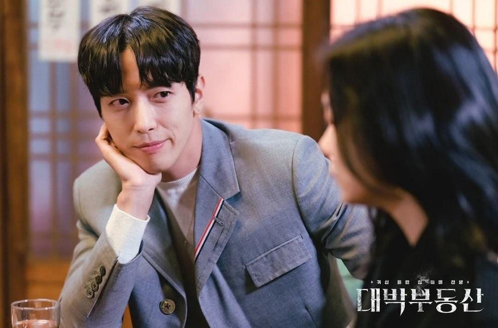 Oh In Bum - muốn làm pháp sư, nhưng số phận bảo làm &quot;ông đồng&quot;.