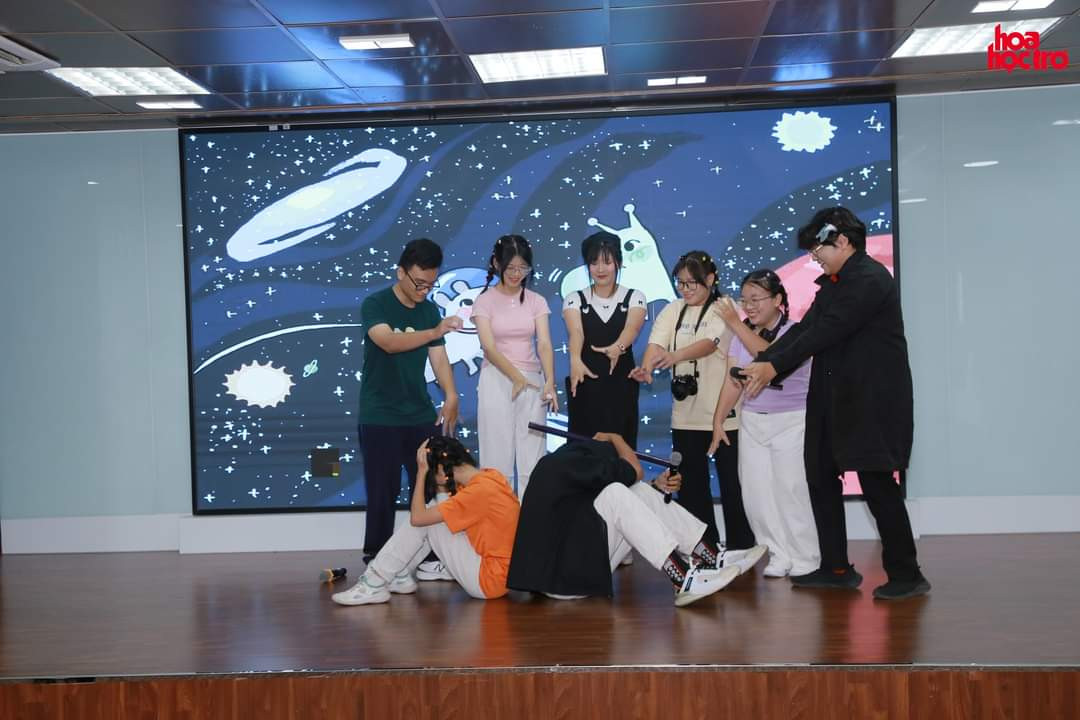 Đội Đàn Bò Biết Bơi đã đưa chúng mình đến với một hành trình phiêu lưu giải cứu vũ trụ.