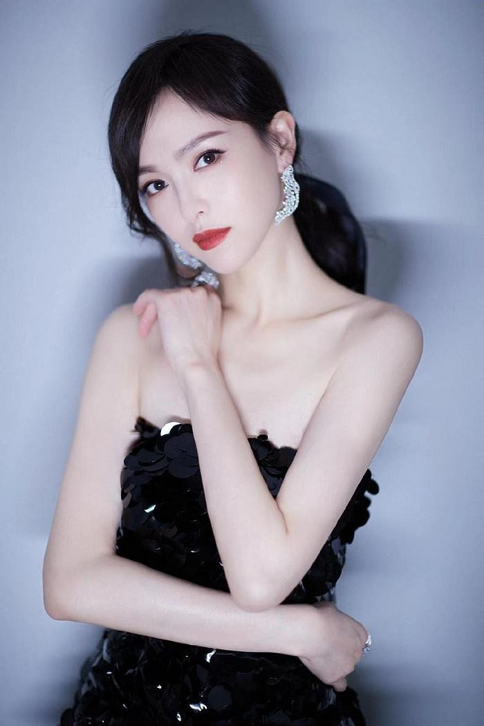 Đường Yên là một trong số những nghệ sĩ giải tán văn phòng đại diện.