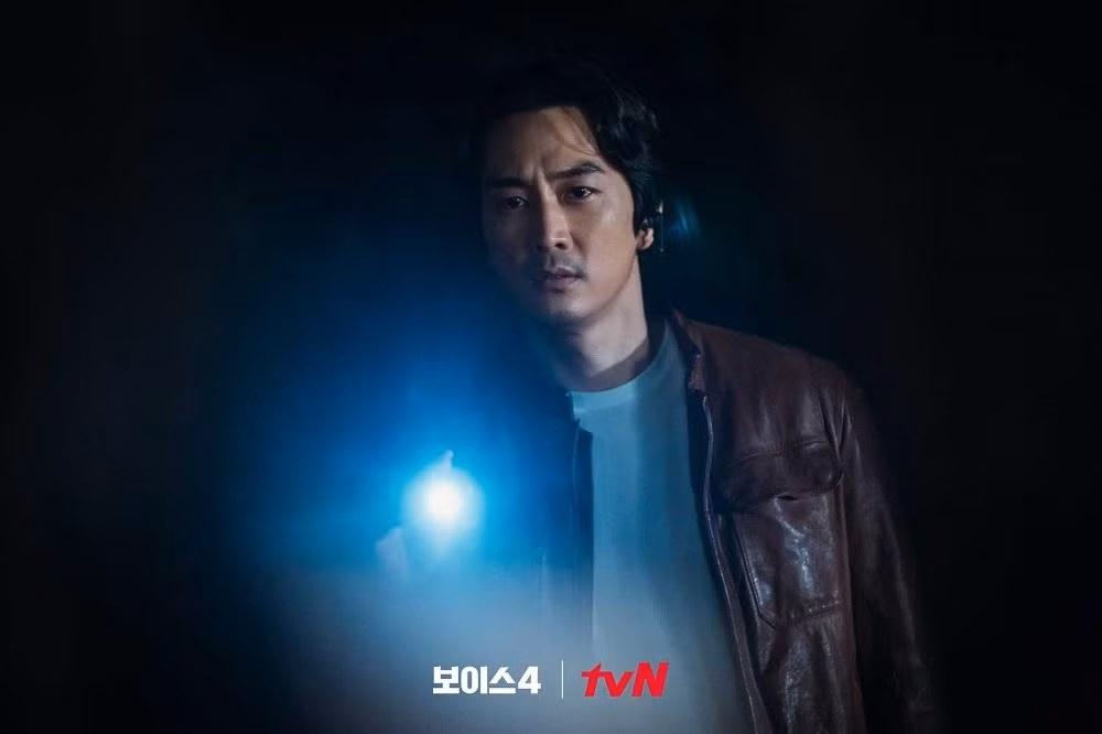 Cộng sự của cô trong phần này là cảnh sát Derek Cho.