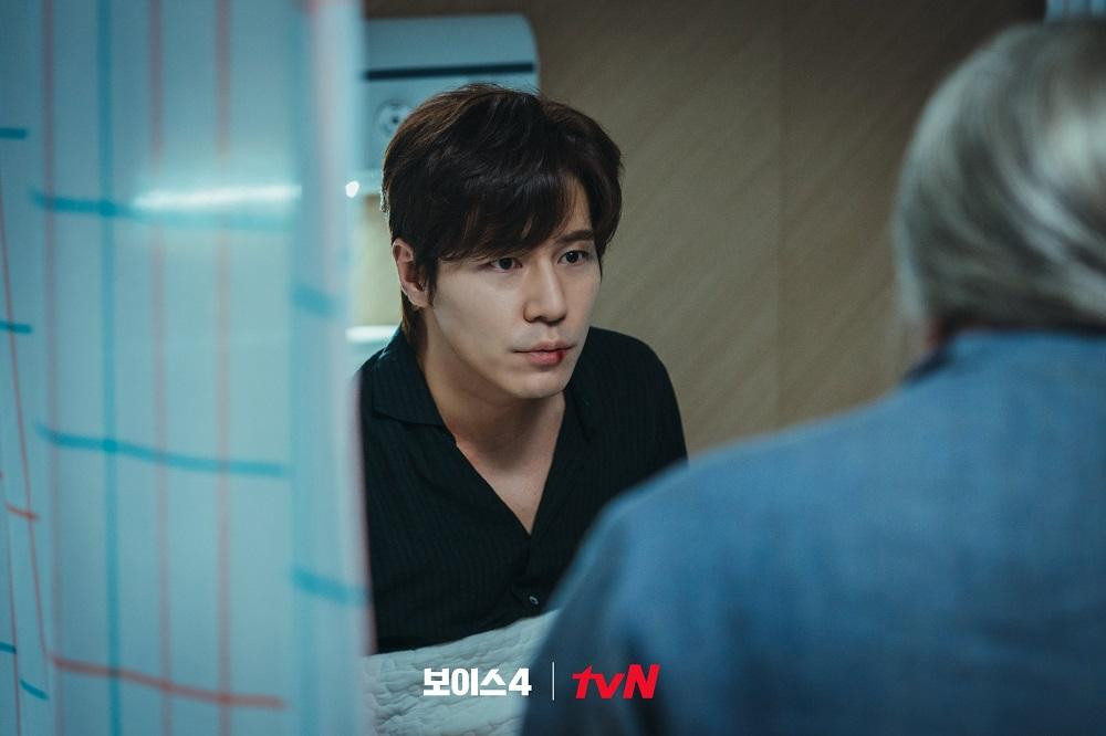 Nhân cách chính Dong Bang Min không biết đến sự tồn tại của các nhân cách khác. Nhân cách chính Dong Bang Min không biết đến sự tồn tại của các nhân cách khác.