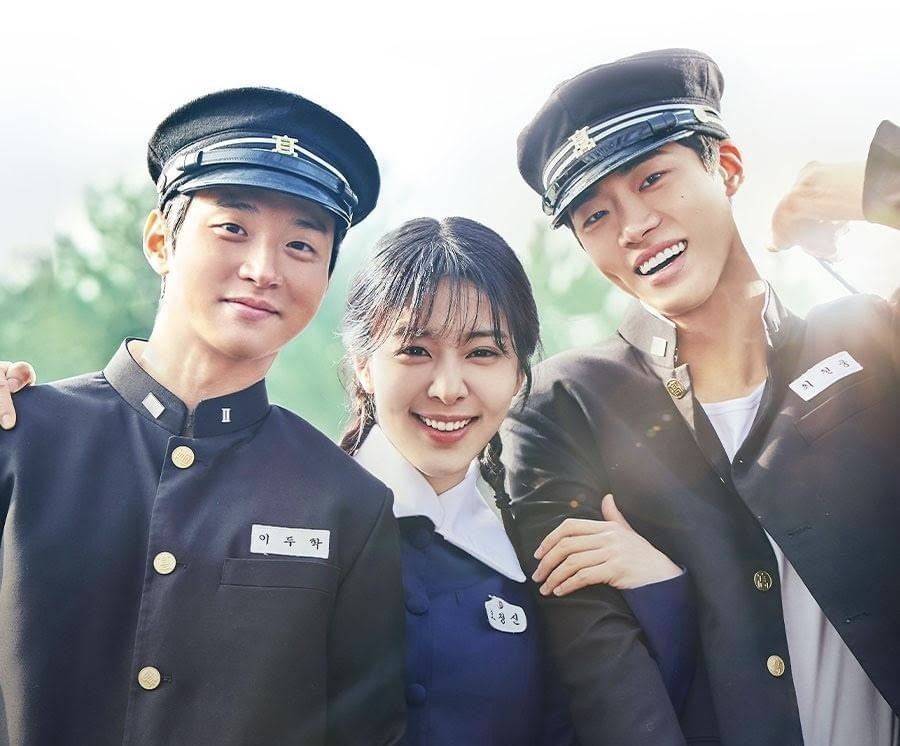 Oasis - Choo Young Woo ngoài cùng bên phải. Oasis - Choo Young Woo ngoài cùng bên phải.