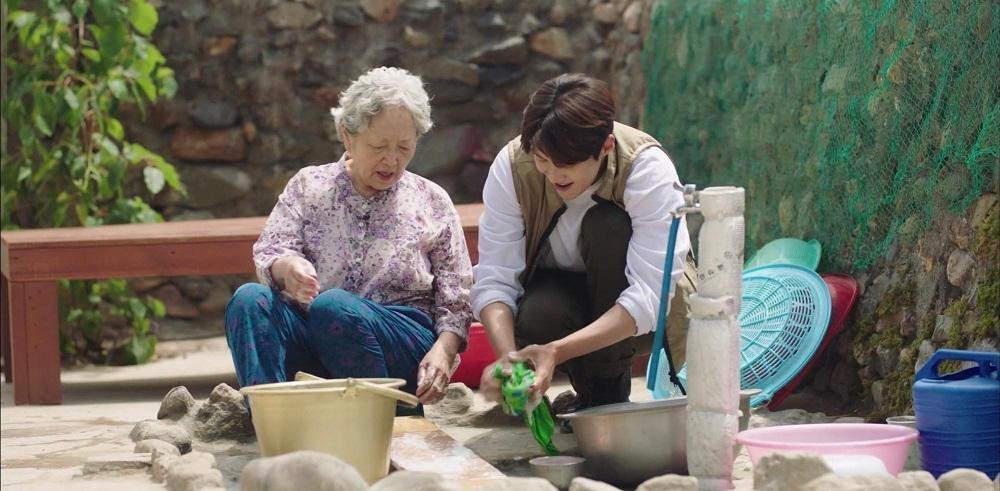 Bà nội tôi kĩ tính lắm. (Minh họa: Phim Hometown Cha Cha Cha) Bà nội tôi kĩ tính lắm. (Minh họa: Phim Hometown Cha Cha Cha)