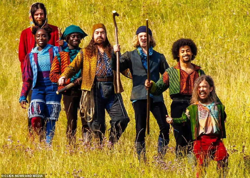 Bảy nhân vật trên phim trường Snow White &quot;mất hút&quot; trong trailer.