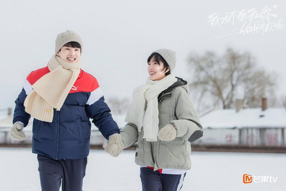 Tớ đã không quên đóa lưu ly trong ký ức, cũng như không quên cậu. (Minh họa: Phim Tôi không muốn làm bạn với cậu đâu)