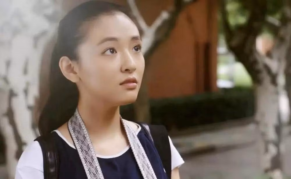 Ngô Thiến vai Triệu Mặc Sênh thời đại học của bản phim truyền hình.
