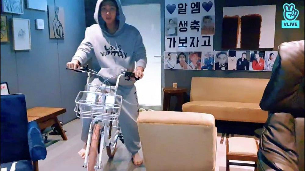 Món quà sinh nhật đến từ "anh lớn" Jin.