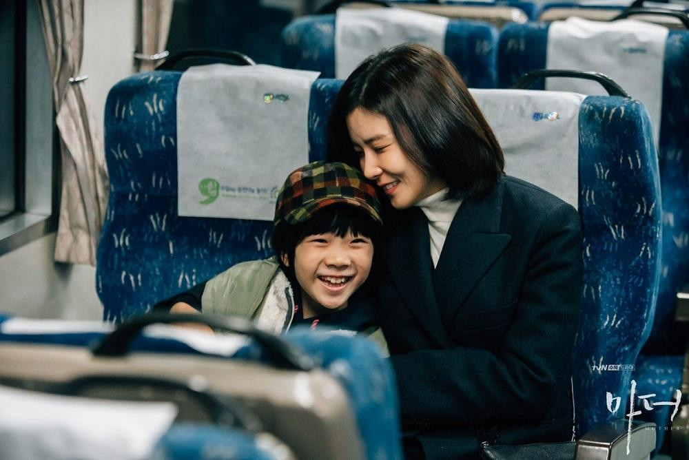 Một mùa Hạ, tôi bảo mẹ hãy tự do. (Minh họa: Phim "Mother") Một mùa Hạ, tôi bảo mẹ hãy tự do. (Minh họa: Phim "Mother")