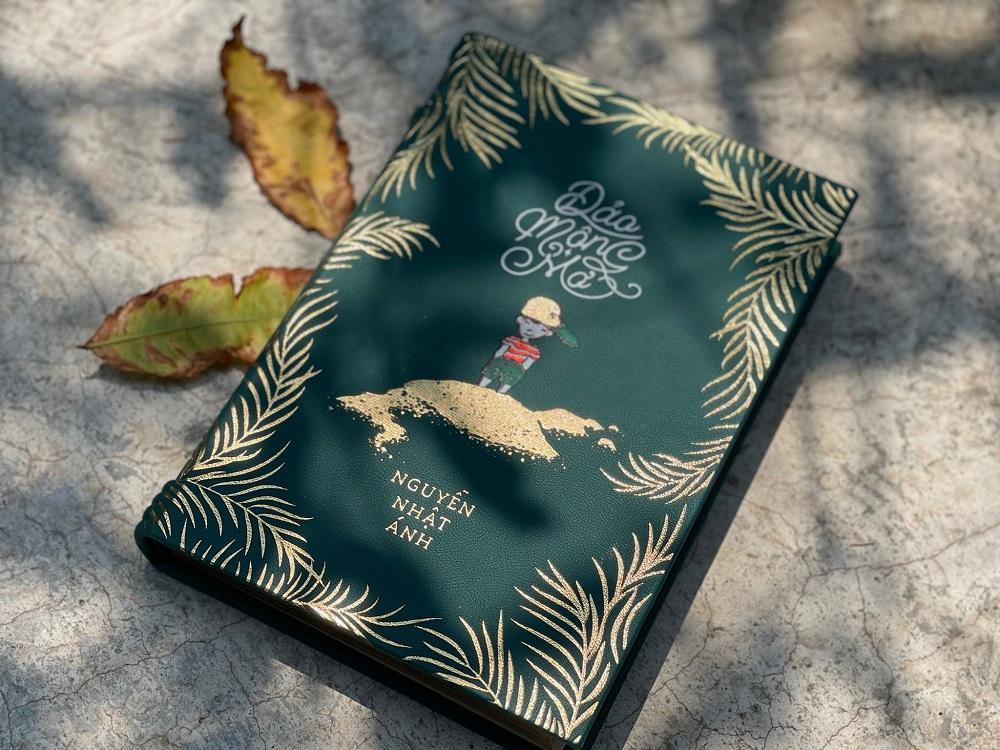 Phiên bản đặc biệt bìa da chỉ có 106 bản. (Ảnh: Đông A)