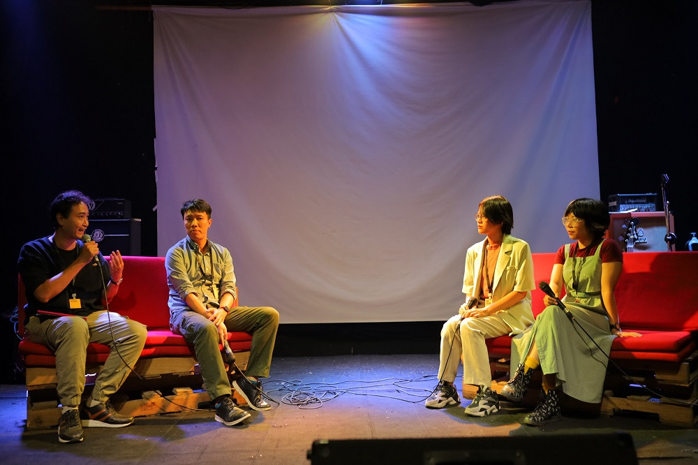 Đạo diễn, diễn giả giao lưu với các bạn trẻ về "điện ảnh xanh". Đạo diễn, diễn giả giao lưu với các bạn trẻ về "điện ảnh xanh".