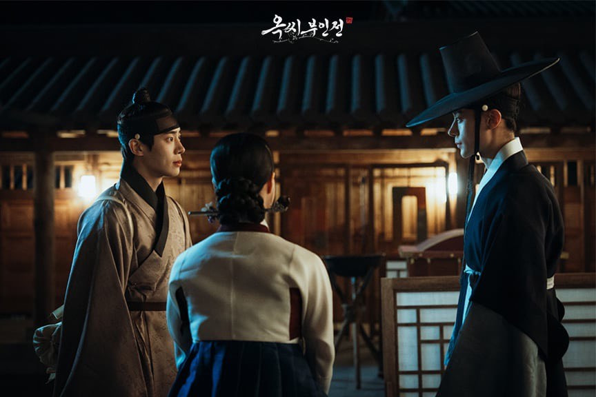 Em trai (bên phải) trong một cảnh quay của Chuyện Nàng Ok.