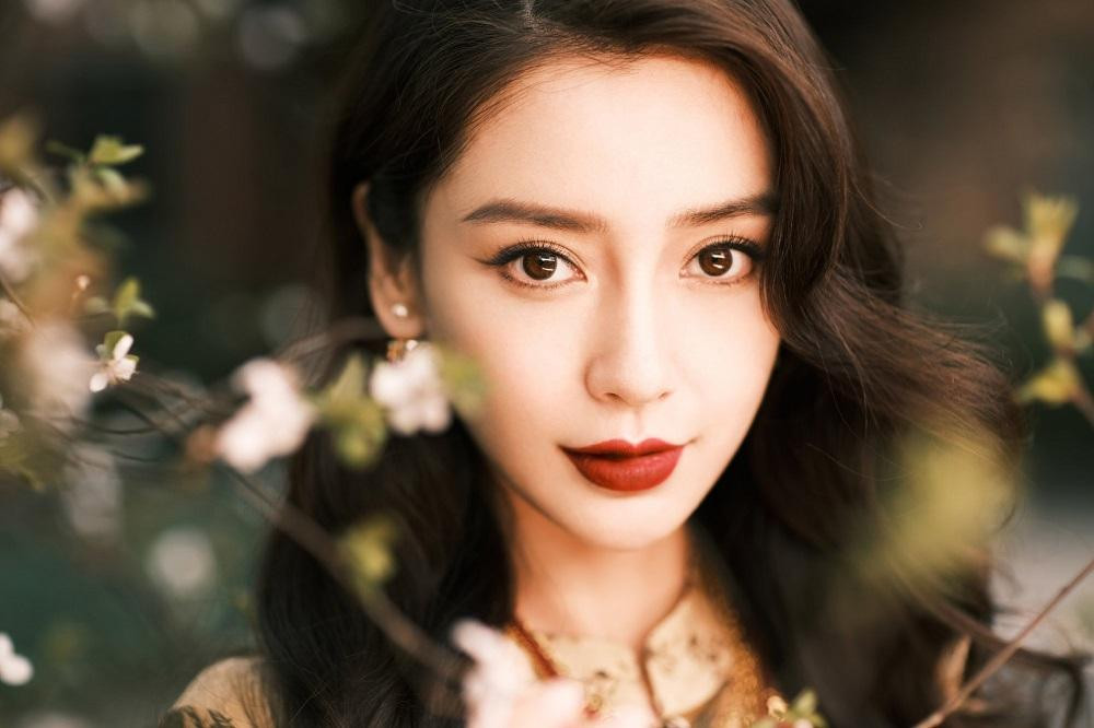Angelababy cũng rất xinh đẹp nhưng diễn xuất lại là e ngại lớn. Angelababy cũng rất xinh đẹp nhưng diễn xuất lại là e ngại lớn.