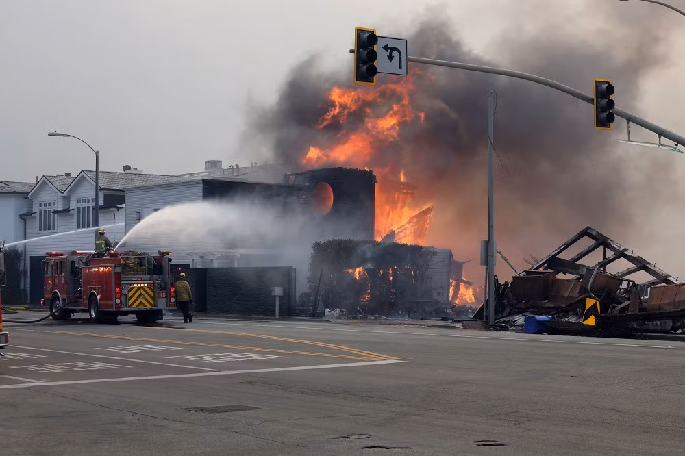 Một trong những ngôi nhà của Leonardo DiCaprio đã bị lửa thiêu rụi.