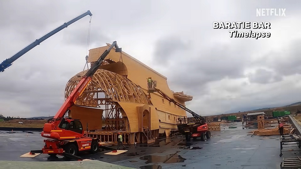 Netflix đã tung video chuẩn bị bối cảnh công phu, tỉ mỉ. Netflix đã tung video chuẩn bị bối cảnh công phu, tỉ mỉ.