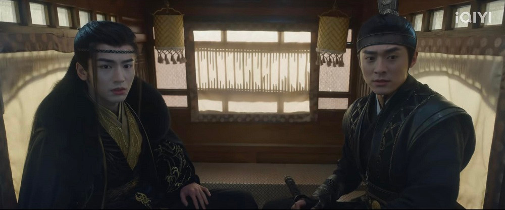 Lớp trang điểm của Trương Lăng Hách quá trắng so với bạn diễn. Lớp trang điểm của Trương Lăng Hách quá trắng so với bạn diễn.