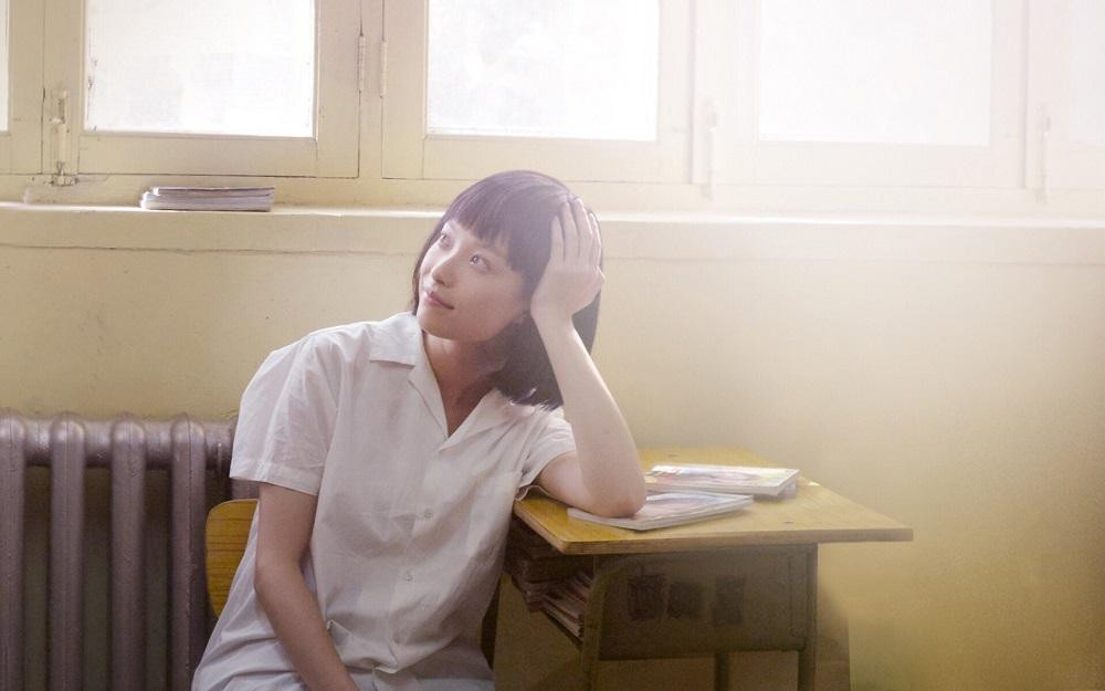 Tôi lân la hỏi mấy đứa bạn của tôi về cậu, và biết được tên của cậu. (Minh họa: Phim "Năm Tháng Vội Vã") Tôi lân la hỏi mấy đứa bạn của tôi về cậu, và biết được tên của cậu. (Minh họa: Phim "Năm Tháng Vội Vã")