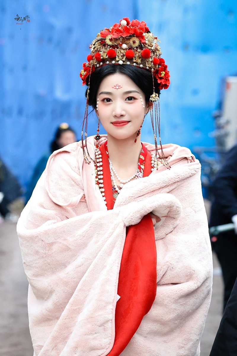 Tạo hình của Lư Dục Hiểu trong Ngũ Phúc Lâm Môn.