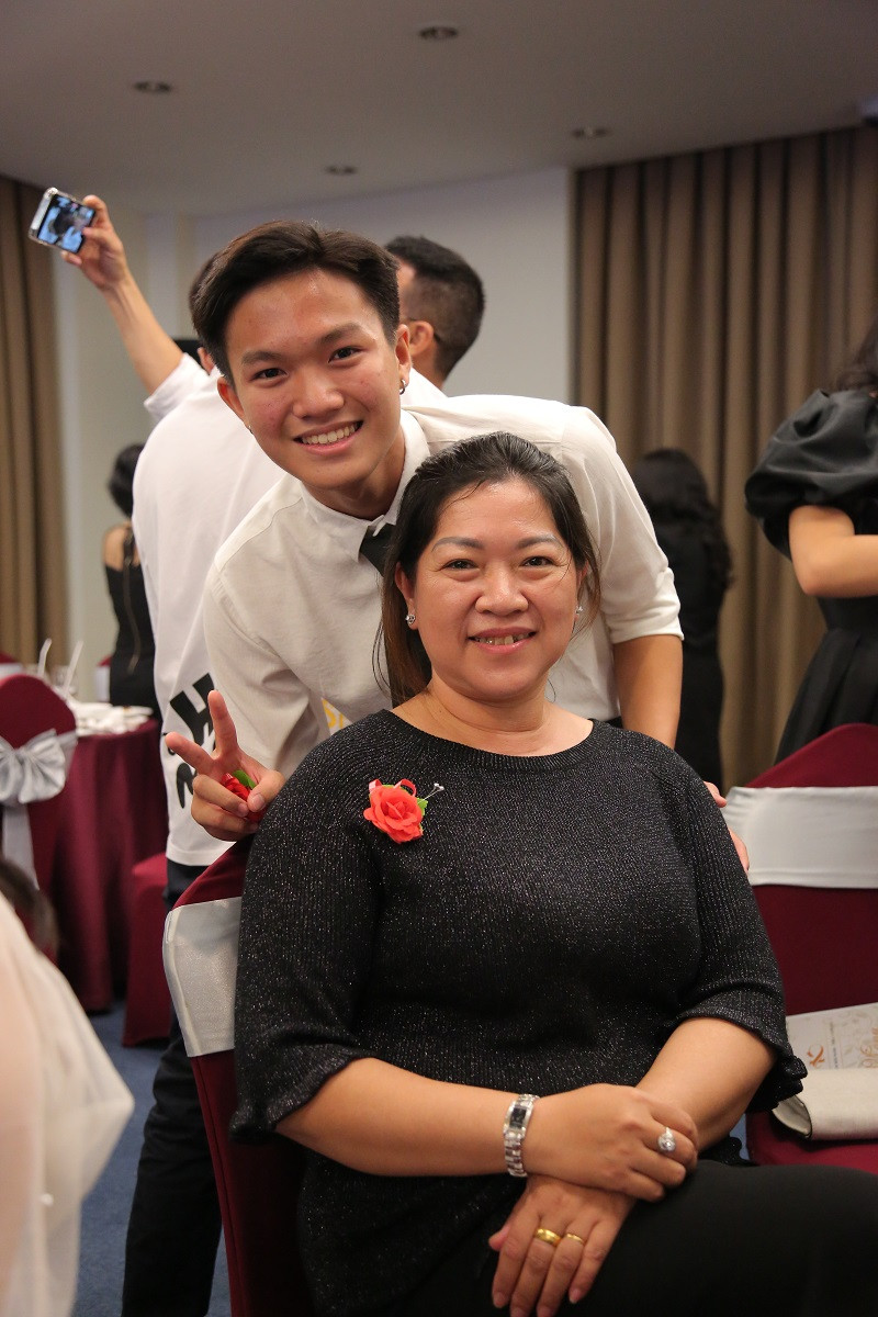 Những bông hoa cài áo đầy ý nghĩa.