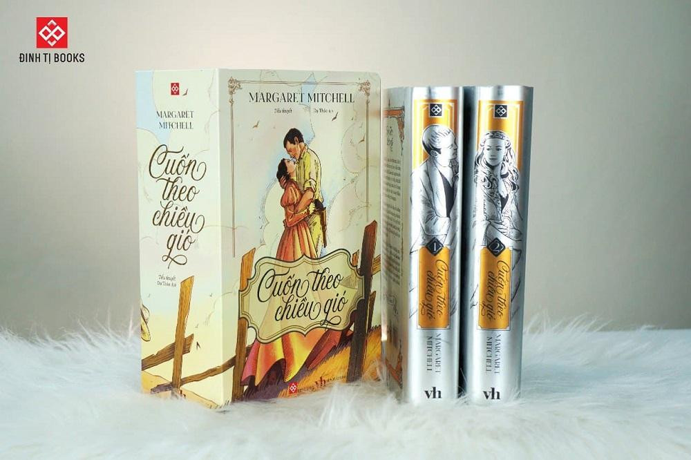Phiên bản cao cấp với bìa ánh bạc và boxset bìa cứng kèm theo. Phiên bản cao cấp với bìa ánh bạc và boxset bìa cứng kèm theo.