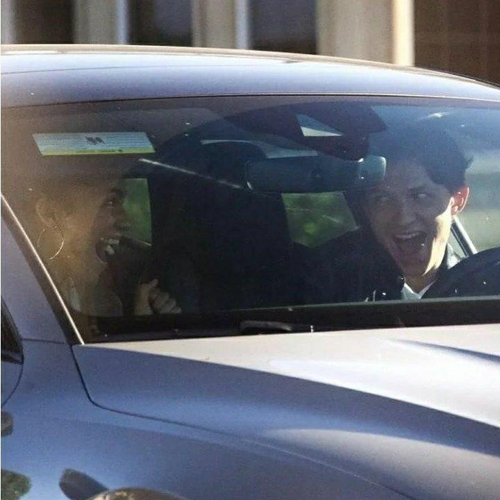 và vui vẻ. và vui vẻ.