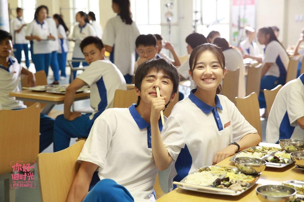 Thời gian sẽ qua, tôi không thể mãi là cô gái đứng ở sân bóng rổ nhìn cậu. (Minh họa: Phim Xin chào ngày xưa ấy)