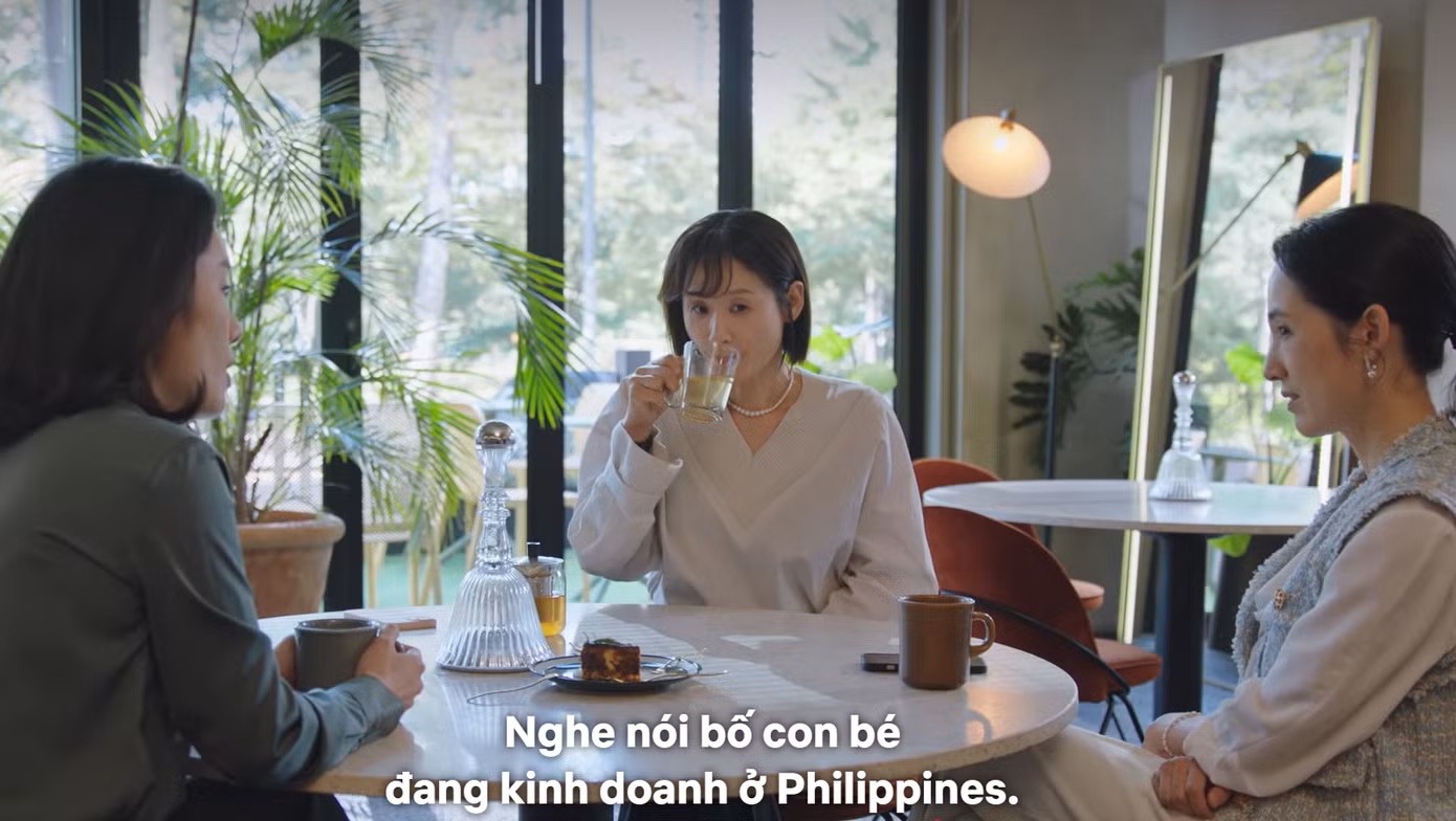 Các bậc phụ huynh không ngừng "soi" thành tích học tập của Hae E.