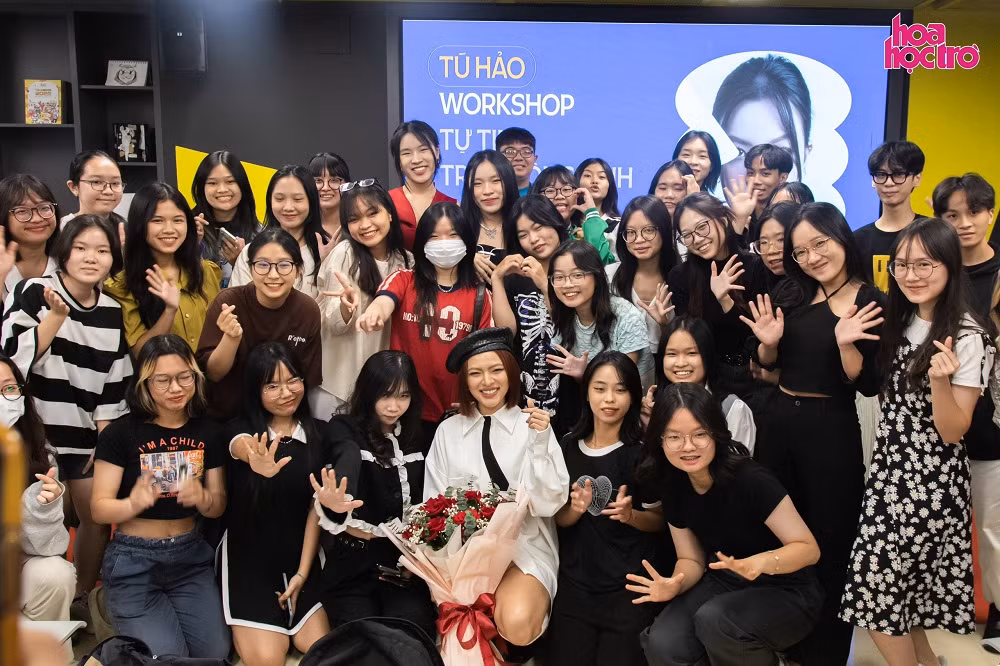 Các thí sinh The TrendZ tham gia buổi Huấn luyện cùng Quán quân The Face Tú Hảo.
