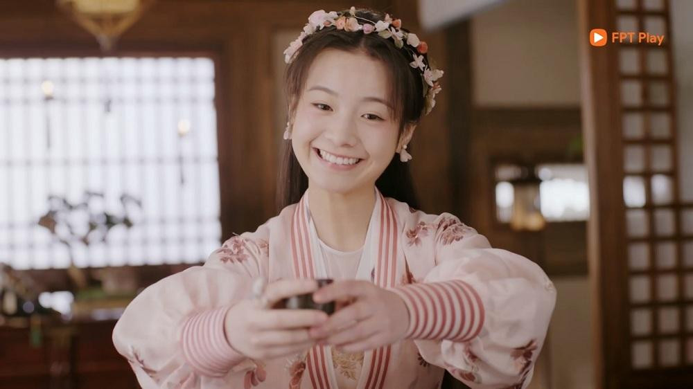 Kịch bản và diễn xuất của Lý Canh Hy khiến nhân vật Tiểu Hoàn Tử trông ngớ ngẩn, ngốc nghếch, chỉ biết gây rắc rối. Kịch bản và diễn xuất của Lý Canh Hy khiến nhân vật Tiểu Hoàn Tử trông ngớ ngẩn, ngốc nghếch, chỉ biết gây rắc rối.