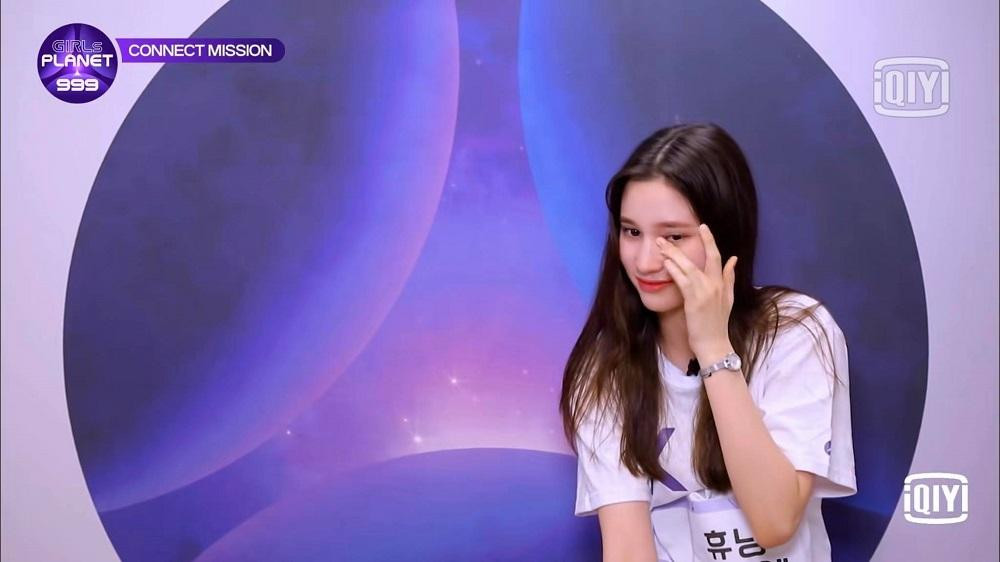 Cô nàng không tránh khỏi bị buồn, nhưng cũng nhanh chóng lấy lại tinh thần.