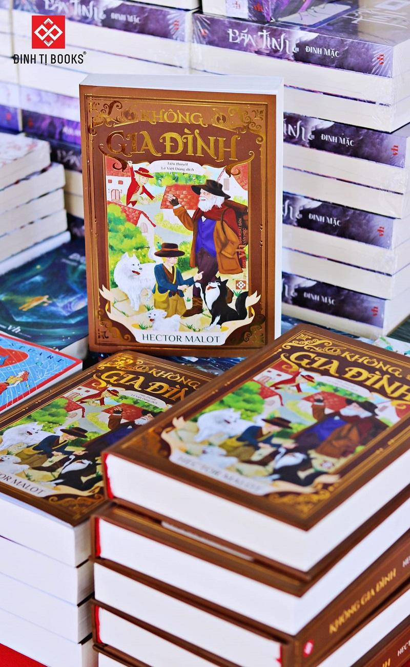 Hội sách có nhiều đầu sách hay, chất lượng, được giảm giá bìa. (Ảnh: Đinh Tị)