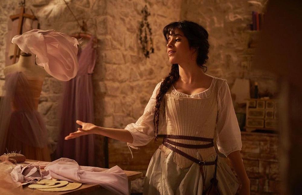 Camila Cabello trong tạo hình nàng Lọ Lem. Camila Cabello trong tạo hình nàng Lọ Lem.