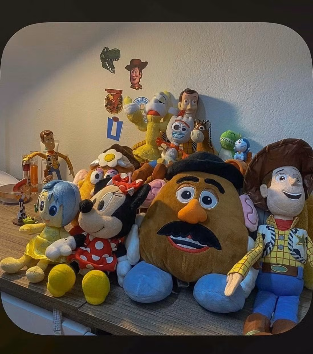Các em bé đồ chơi nhồi bông 2hand Toy Story của Dino.