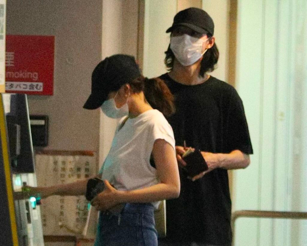 Năm ngoái, truyền thông Nhật đưa tin Hirose Suzu và Yamazaki Kento đang hẹn hò. Năm ngoái, truyền thông Nhật đưa tin Hirose Suzu và Yamazaki Kento đang hẹn hò.