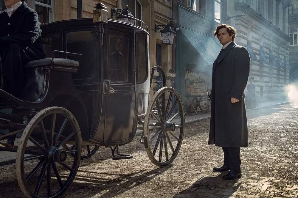 Henry Cavill trong vai Sherlock Holmes.