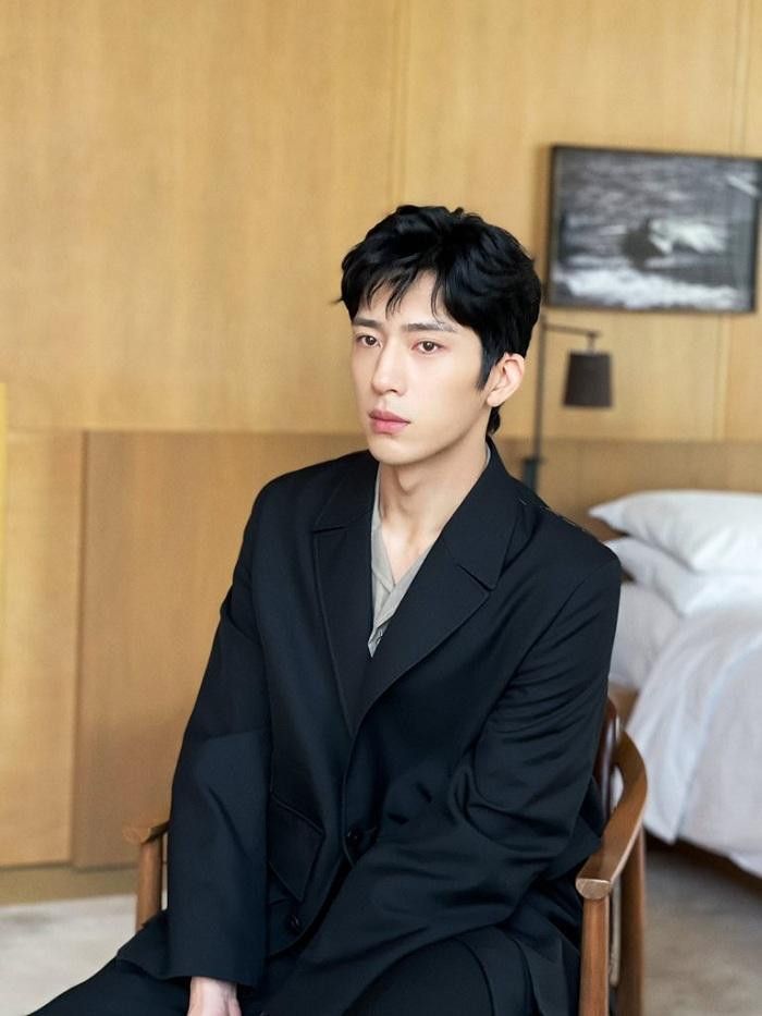 Cả Tỉnh Bách Nhiên.