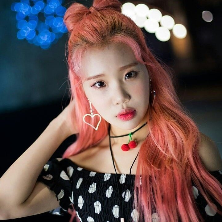 JooE (MOMOLAND).