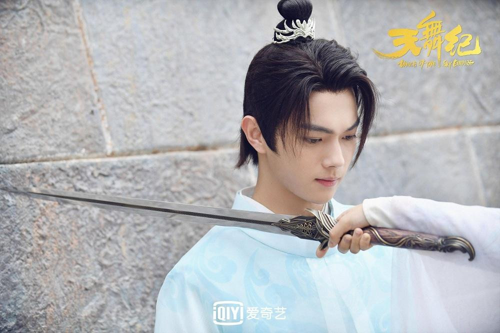 Nhưng Hứa Khải đang dần lặp lại chính mình, thiếu đi sức hút mới mẻ.